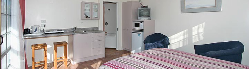 clean and tidy units with comfortable beds and cooking facilities